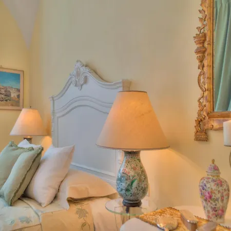 Charming Garden Flat In Historic 아파트 *