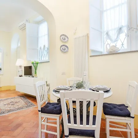아파트 Charming Garden Flat In Historic *