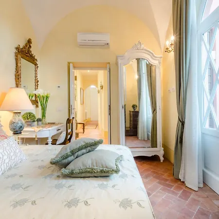 Charming Garden Flat In Historic
