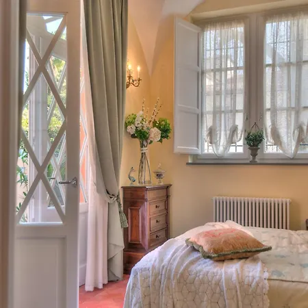 아파트 Charming Garden Flat In Historic