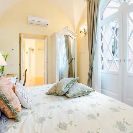 Charming Garden Flat In Historic 아파트 *