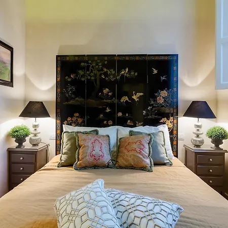 In With Private Garden Apartment *