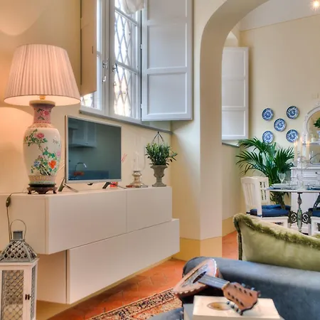 Charming Garden Flat In Historic * 루카