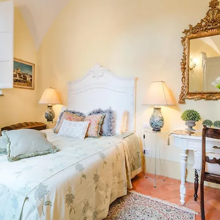 Charming Garden Flat In Historic 아파트 *