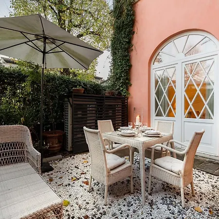 Charming Garden Flat In Historic 아파트 *